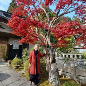 師走の写経(西京区正法寺)は凛とした空気を感じながら、名残の紅葉🍁の中一年を締めくくりました🍀