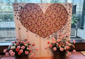 ひな祭りを前に二人が並んで座り、歩けるようにお相手探しをして、一緒にお見合い申し込みをしました💞💞